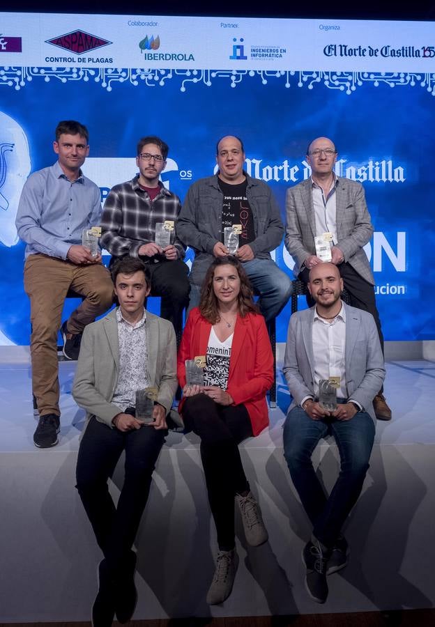 El Norte de Castilla premia a los revolucionarios de la era digital, un reconocimiento que pone en valor los esfuerzos realizados a través de sus seis categorías: Negocio digital, para Cashless; Comunicación digital, para Profesor 10 mates; Movilidad, para Vaughan Radio; Usabilidad para The 42 degrees; Mejor solución virtual para Entamar, y en la categoría Mejor proyecto educativo, el reconocimiento fue para Kirón, mientras que el Premio especial de la audiencia recayó en Tu comercio Vecino