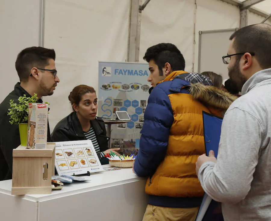 Fotos: El empleo se acerca a los jóvenes en Palencia