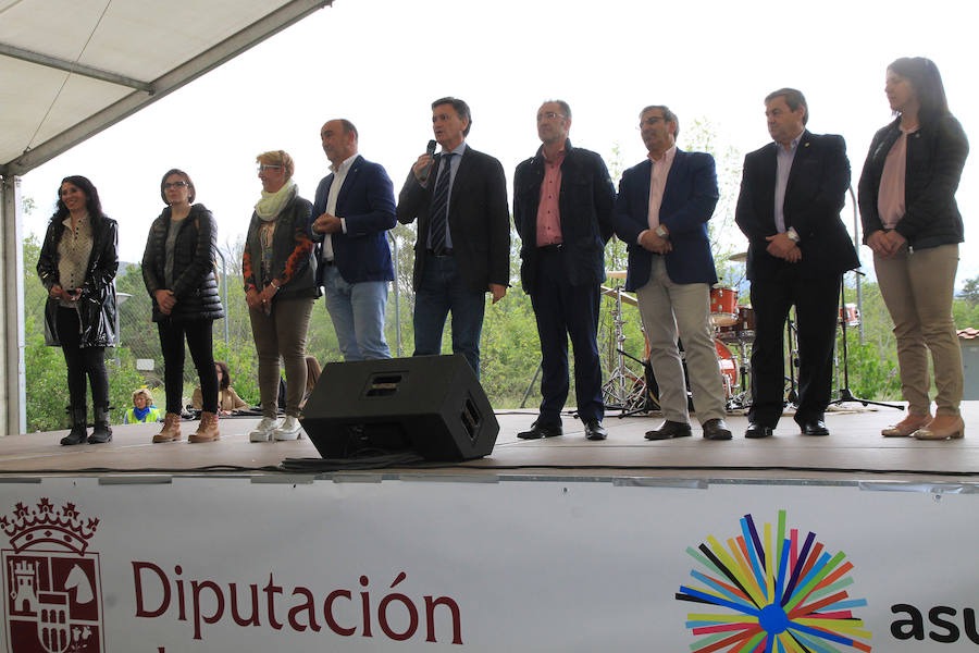 Fotos: Encuentro de participantes en las aulas de manualidades de la Diputación de Segovia.