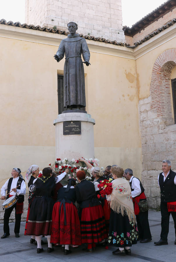 Fotos: Pasacalles y ofrenda floral a San Pedro Regalado