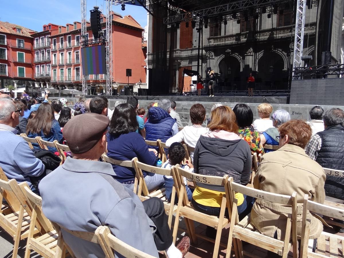 Fotos: Danzas latinas en la Plaza Mayor de Valladolid