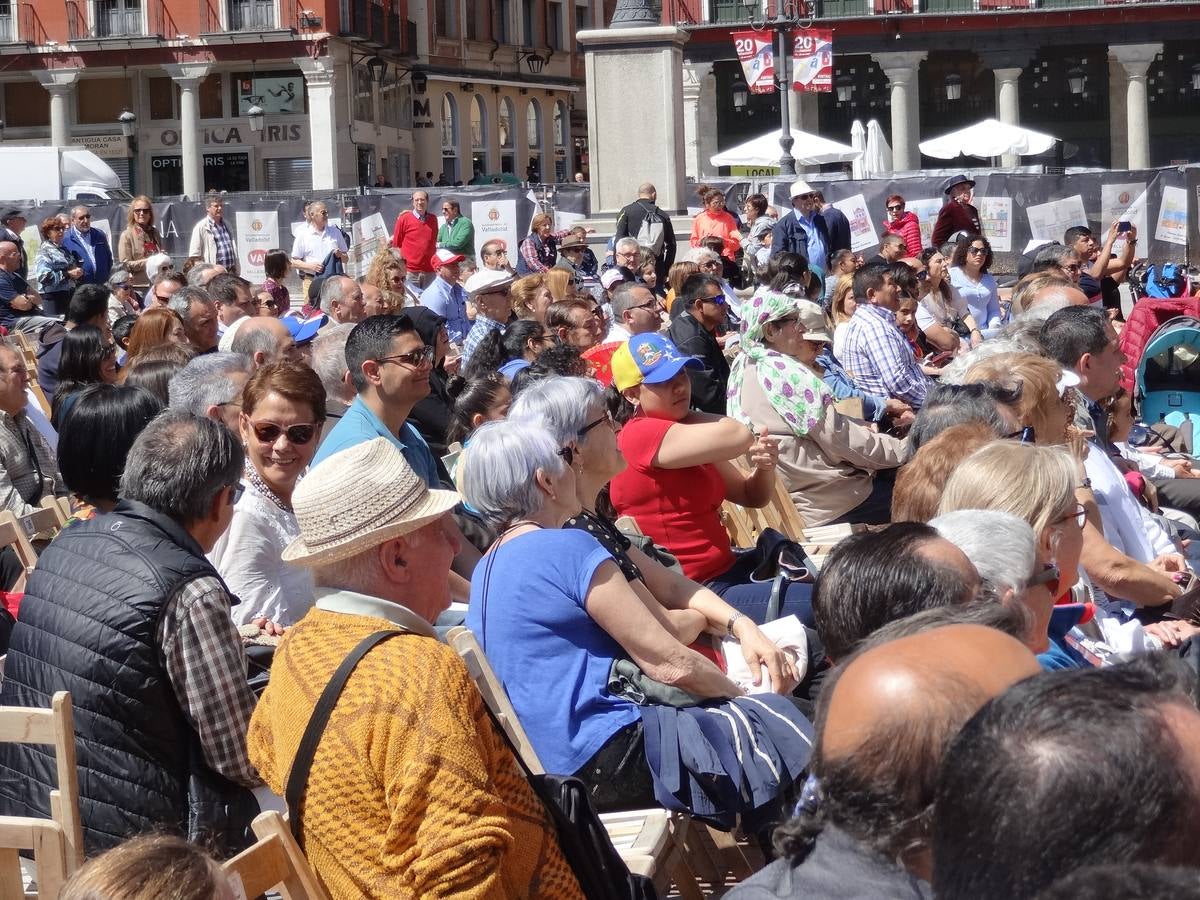 Fotos: Danzas latinas en la Plaza Mayor de Valladolid