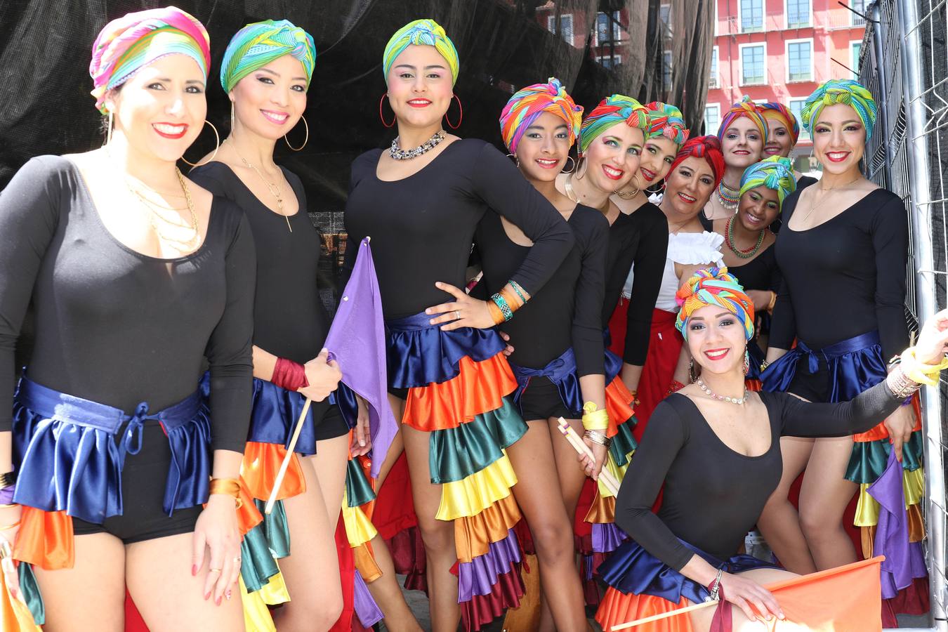 Fotos: Danzas latinas en la Plaza Mayor de Valladolid