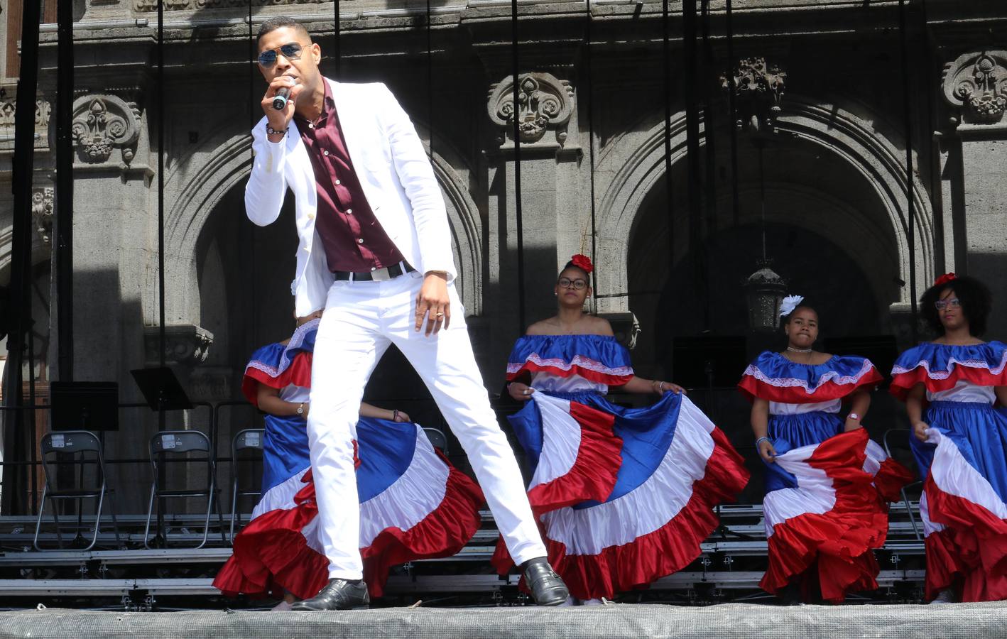 Fotos: Danzas latinas en la Plaza Mayor de Valladolid