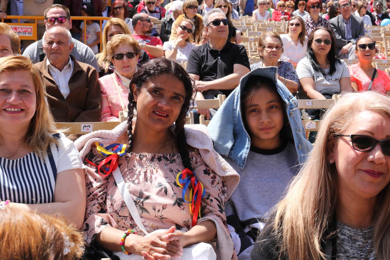 Fotos: Danzas latinas en la Plaza Mayor de Valladolid
