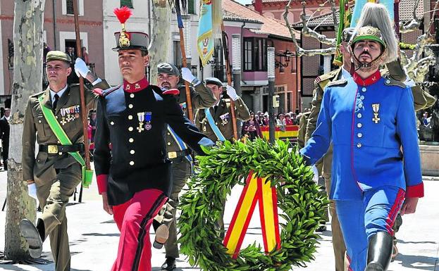 Corona de laurel en honor a los caídos por España. 