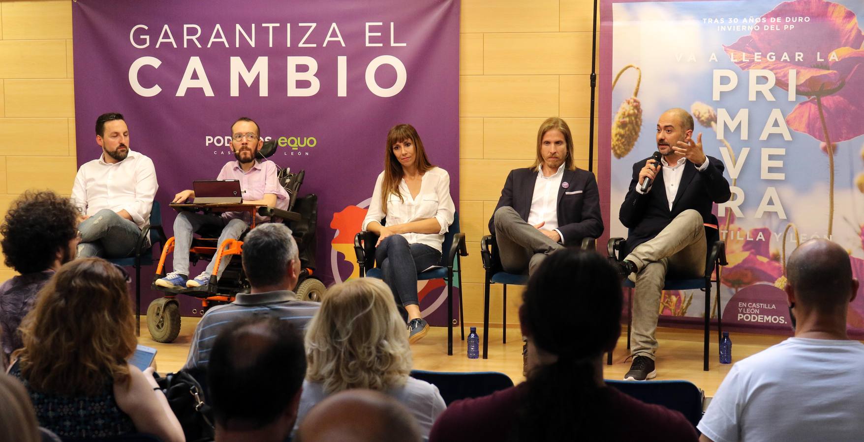 El secretario de Organización y Acción de Gobierno de Podemos se dirigió al centenar de asistentes que se dieron cita en el auditorio para conocer «si se puede o no se puede»