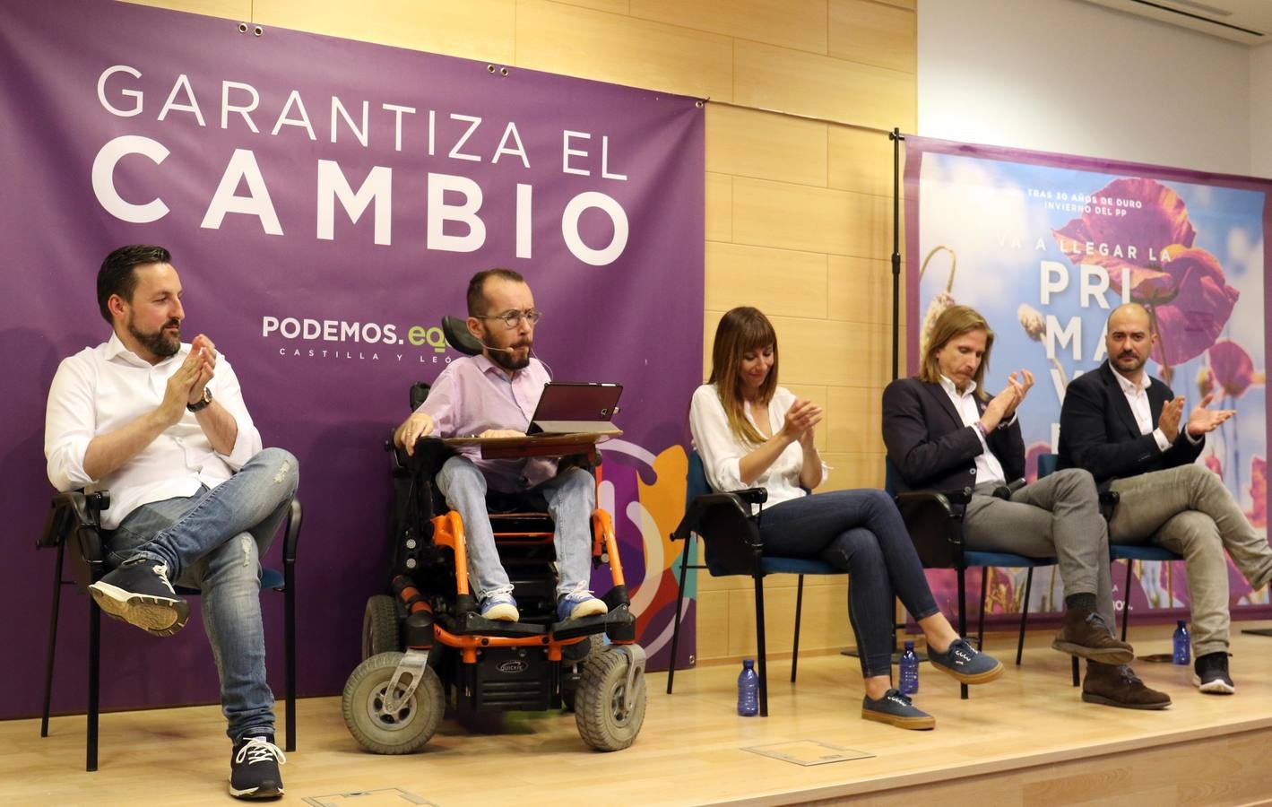 El secretario de Organización y Acción de Gobierno de Podemos se dirigió al centenar de asistentes que se dieron cita en el auditorio para conocer «si se puede o no se puede»