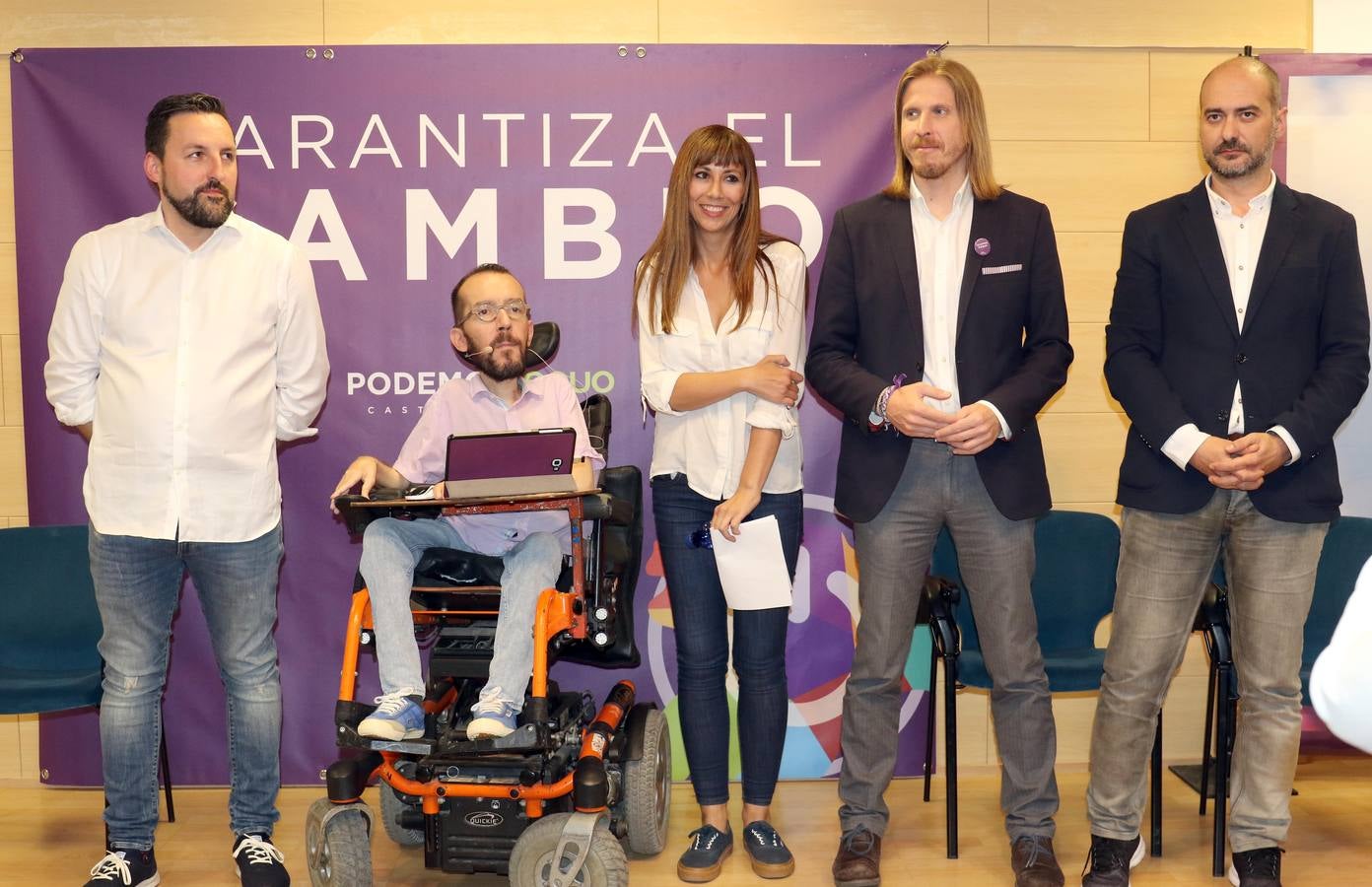 El secretario de Organización y Acción de Gobierno de Podemos se dirigió al centenar de asistentes que se dieron cita en el auditorio para conocer «si se puede o no se puede»