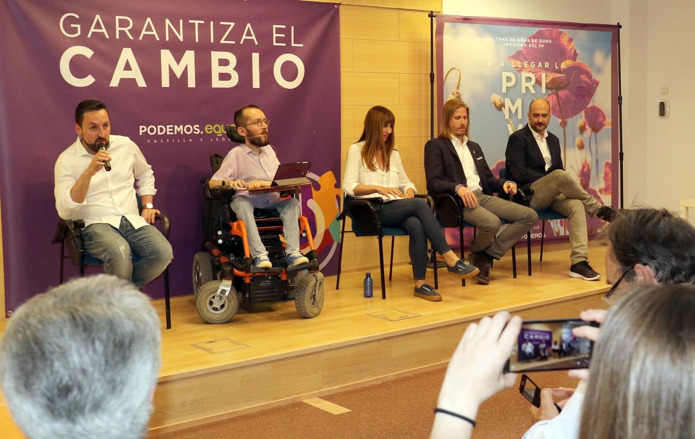 El secretario de Organización y Acción de Gobierno de Podemos se dirigió al centenar de asistentes que se dieron cita en el auditorio para conocer «si se puede o no se puede»