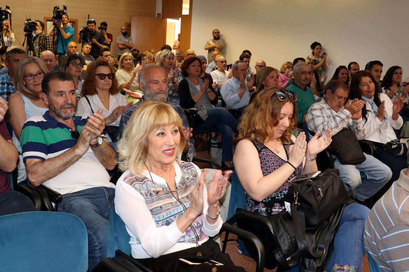 El secretario de Organización y Acción de Gobierno de Podemos se dirigió al centenar de asistentes que se dieron cita en el auditorio para conocer «si se puede o no se puede»