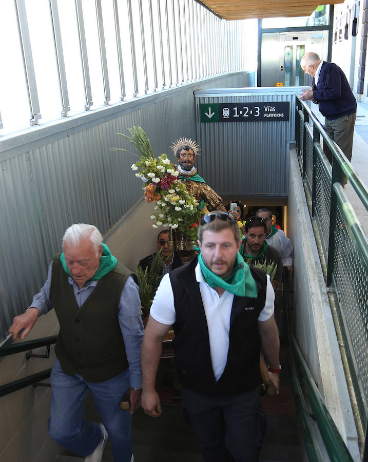 Fotos: San Isidro viaja en tren en la romería de Dueñas