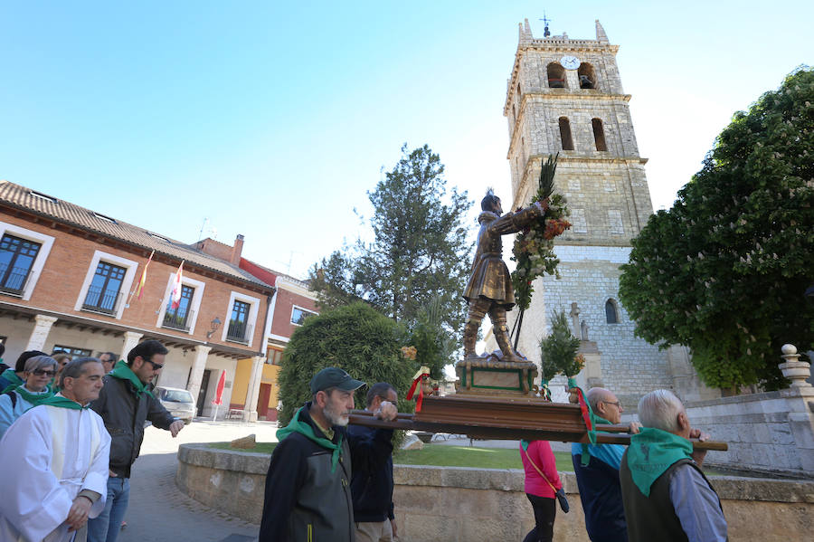 Fotos: San Isidro viaja en tren en la romería de Dueñas