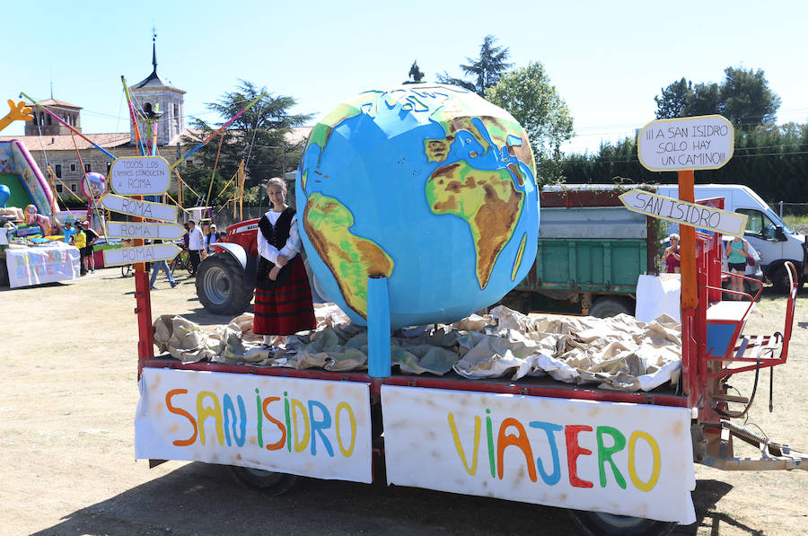 Fotos: San Isidro viaja en tren en la romería de Dueñas