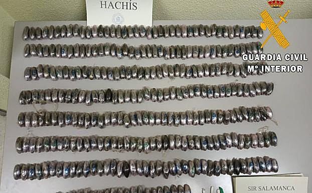 Imagen cedida por la Guardia Civil con la dorga incautada. 
