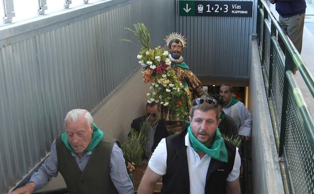 Galería. San Isidro viaja en tren durante su romería en Dueñas.