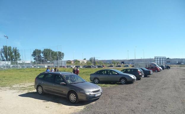 Solar de la calle Los Fresnos, donde se construiría el parque de ocio cubierto.