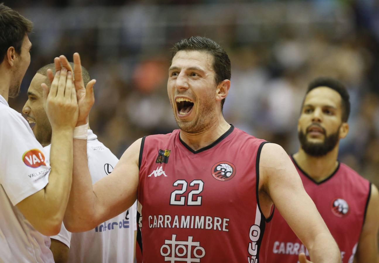 Fotos: El Carramimbre vence al Melilla por 85-64 y se adelanta en la eliminatoria