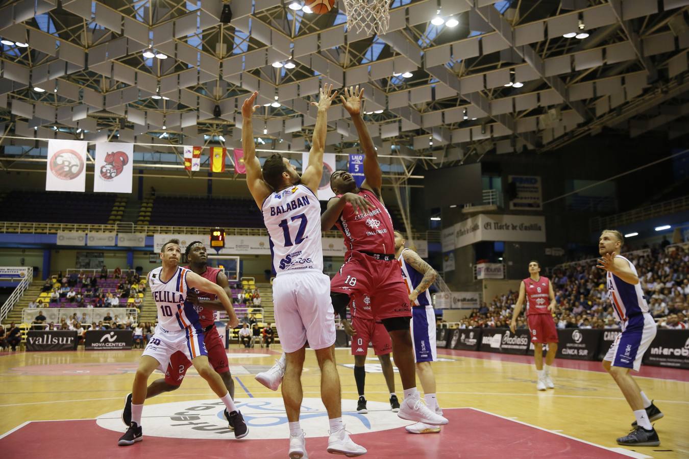 Fotos: El Carramimbre vence al Melilla por 85-64 y se adelanta en la eliminatoria