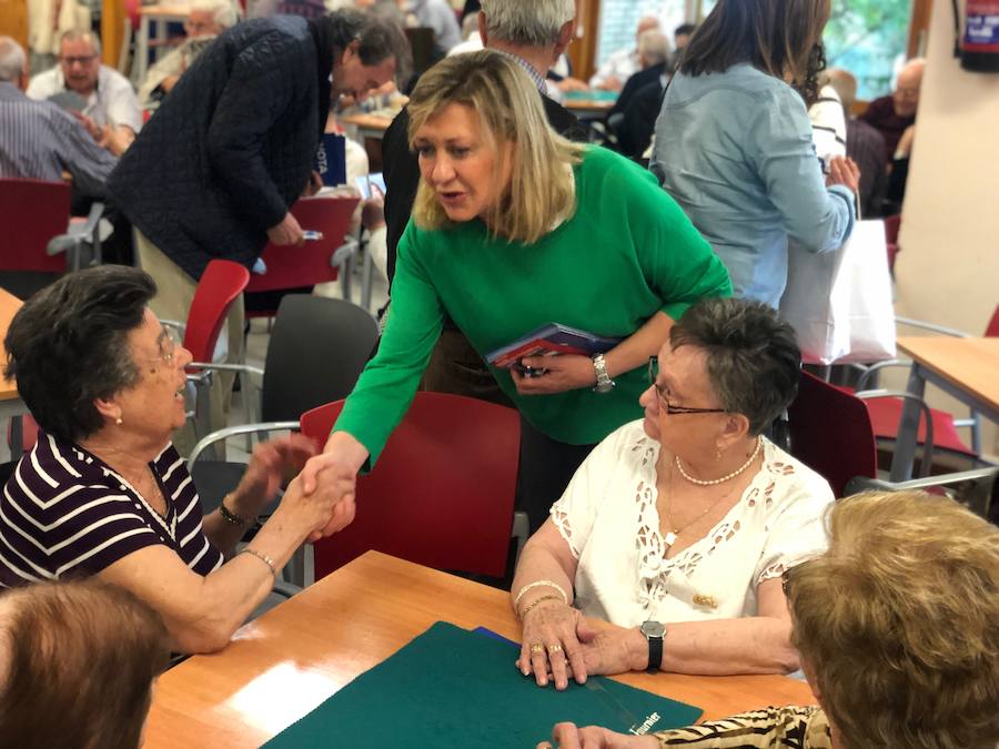 La candidata del PP a la alcaldía de Valladolid ha visitado el centro de mayores situado en el Paseo Juan Carlos I