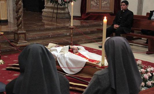 Luto y oración para acompañar al Obispo fallecido.
