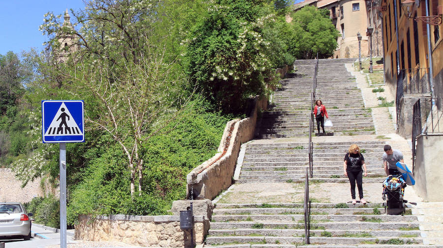 Escaleras que conectan la calle San Millán y el Paseo del Salón.