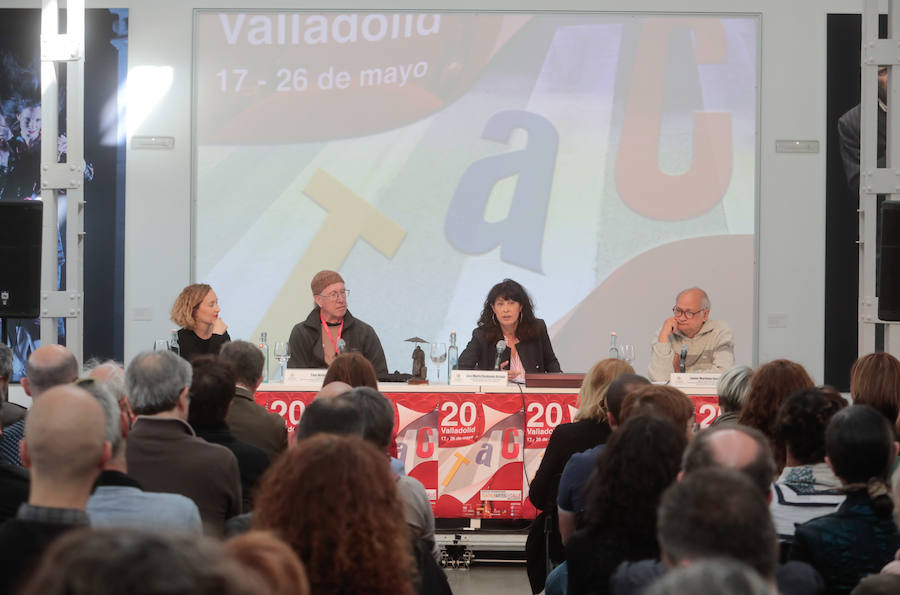 Fotos: Homenaje a Tom Walker en el Festival de Teatro y Artes de Calle de Valladolid