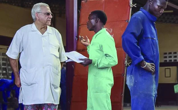 El sacerdote salesiano Fernando Hernández, en el centro donde trabajaba en Burkina Faso. 