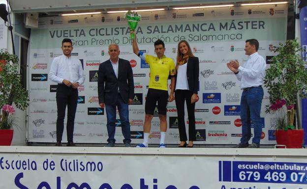 Juan Carlos Fernández, primer líder de la Vuelta a Salamanca Máster