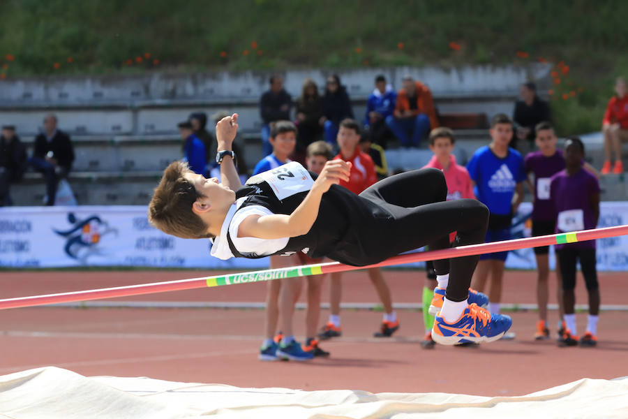 Salamanca vivió ayer una jornada netamente deportiva, porque además del Día del MIniBasket hubo pleno del Deporte Escolar con numerosas disciplinas, desde ajedrez a atletismo. 