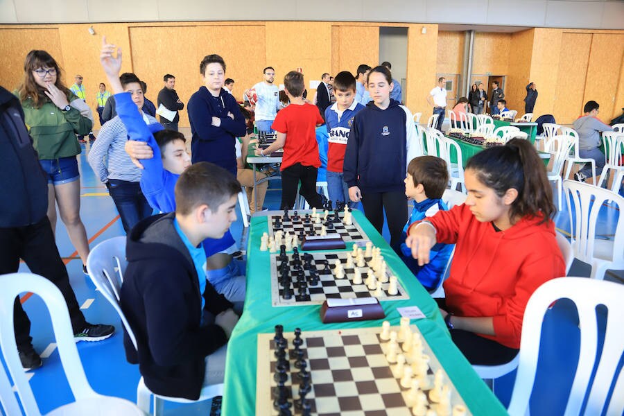 Salamanca vivió ayer una jornada netamente deportiva, porque además del Día del MIniBasket hubo pleno del Deporte Escolar con numerosas disciplinas, desde ajedrez a atletismo. 