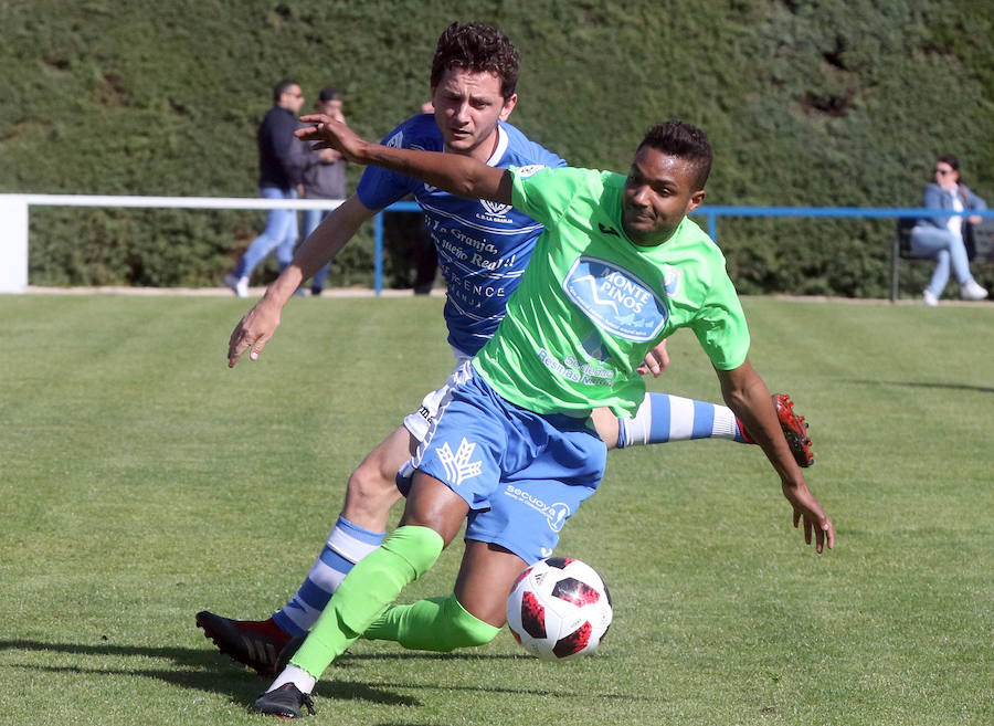 Fotos: Empate de La Granja que le vale para la permanencia en la despedida de Mario Zúñiga