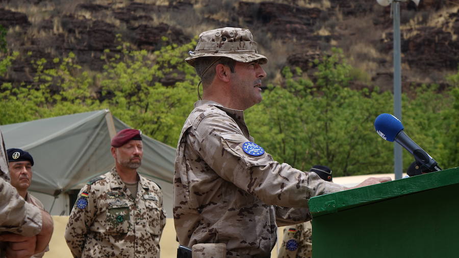 Fotos: Entrega de medallas a los dos soldados españoles que repelieron el ataque yihadista a la base de Koulikoro, en Malí