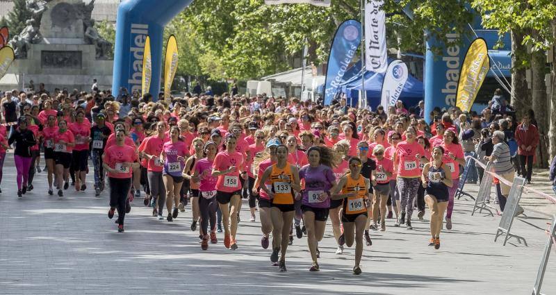 El Campo Grande se tiñó ayer de rosa para disfrutar de la tercera Carrera y Marcha de las Mujeres, que organizó El Norte de Castilla. El triunfo individual fue para Andrea Román (190), pero la clasificación general fue para todas las mujeres.