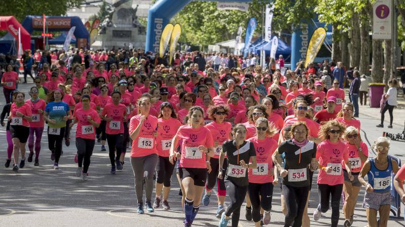 El Campo Grande se tiñó ayer de rosa para disfrutar de la tercera Carrera y Marcha de las Mujeres, que organizó El Norte de Castilla. El triunfo individual fue para Andrea Román (190), pero la clasificación general fue para todas las mujeres.