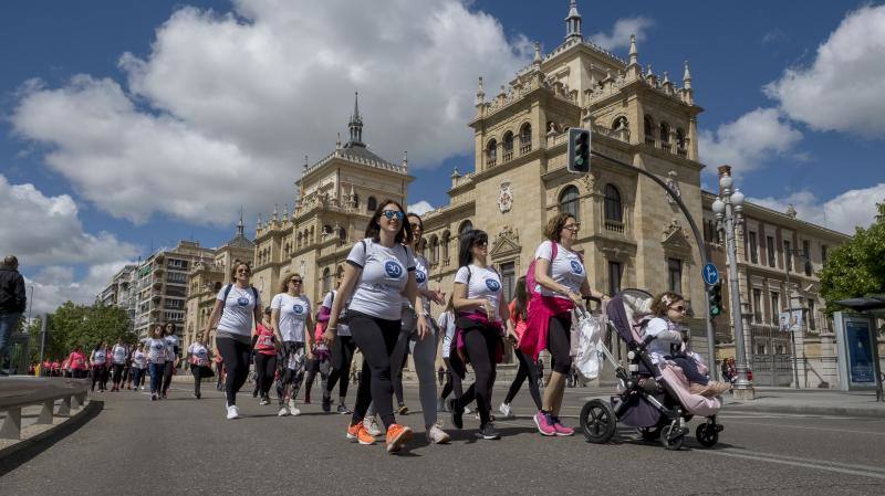 El Campo Grande se tiñó ayer de rosa para disfrutar de la tercera Carrera y Marcha de las Mujeres, que organizó El Norte de Castilla. El triunfo individual fue para Andrea Román (190), pero la clasificación general fue para todas las mujeres.