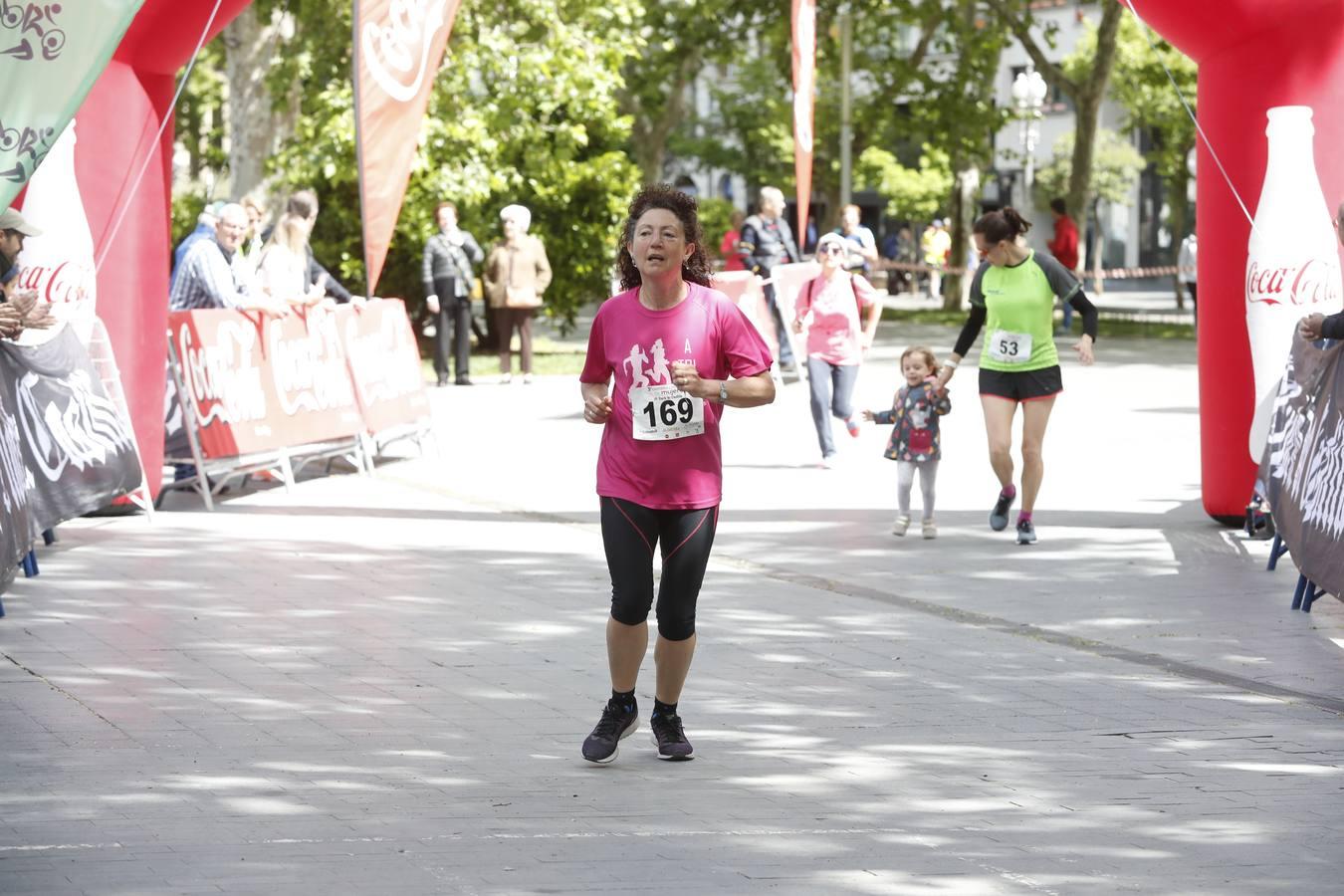 La atleta del club Atletaria Isaac Viciosa, Andrea Román, con un tiempo de 22.05, fue la ganadora de la tercera edición de la Carrera de las Mujeres que se disputó el domingo en las calles de Valladolid.