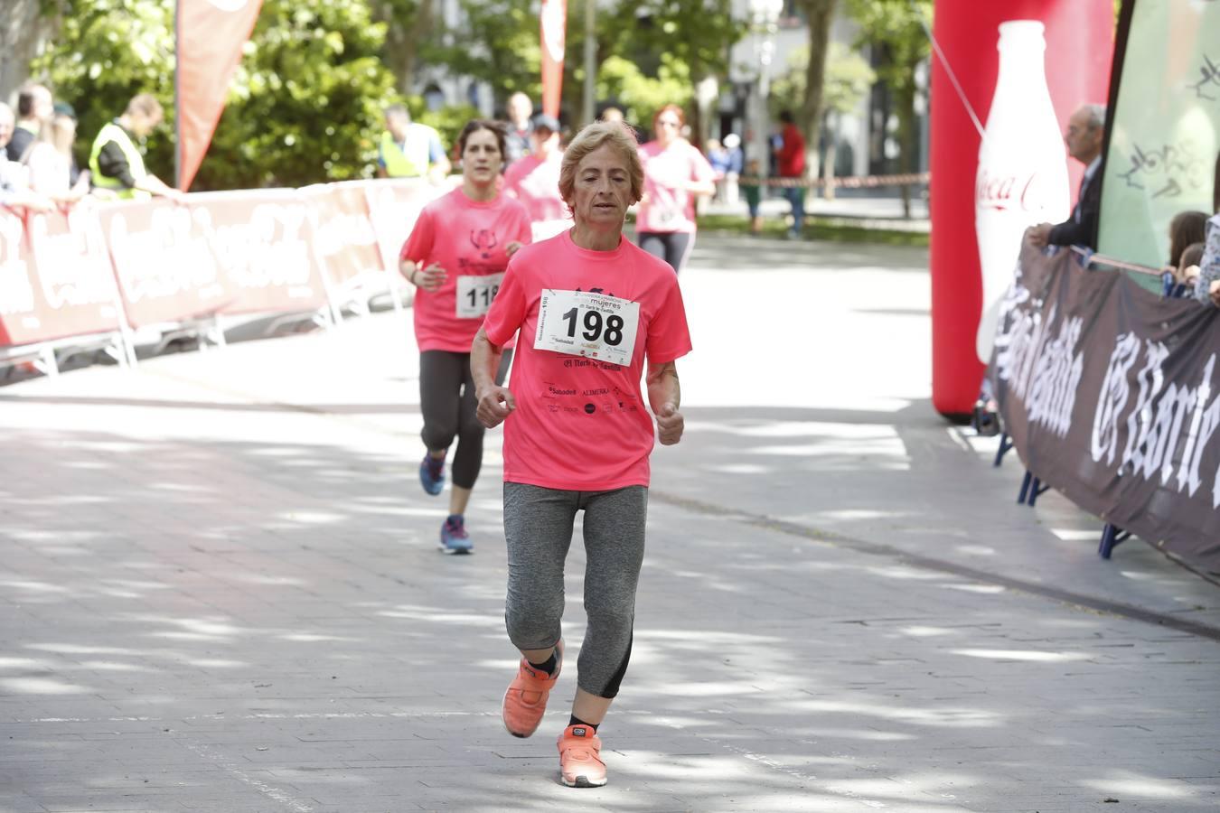 La atleta del club Atletaria Isaac Viciosa, Andrea Román, con un tiempo de 22.05, fue la ganadora de la tercera edición de la Carrera de las Mujeres que se disputó el domingo en las calles de Valladolid.