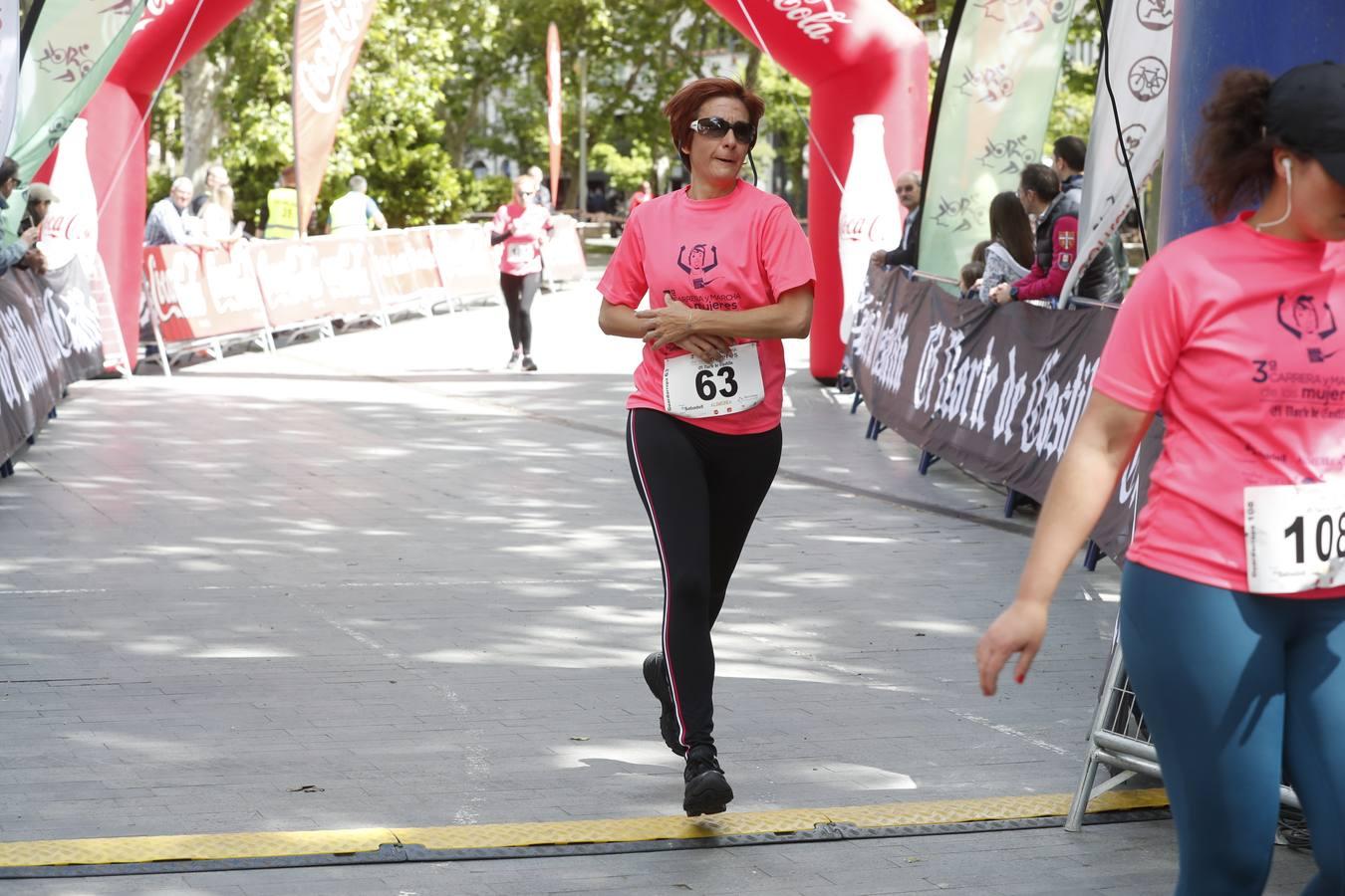 La atleta del club Atletaria Isaac Viciosa, Andrea Román, con un tiempo de 22.05, fue la ganadora de la tercera edición de la Carrera de las Mujeres que se disputó el domingo en las calles de Valladolid.