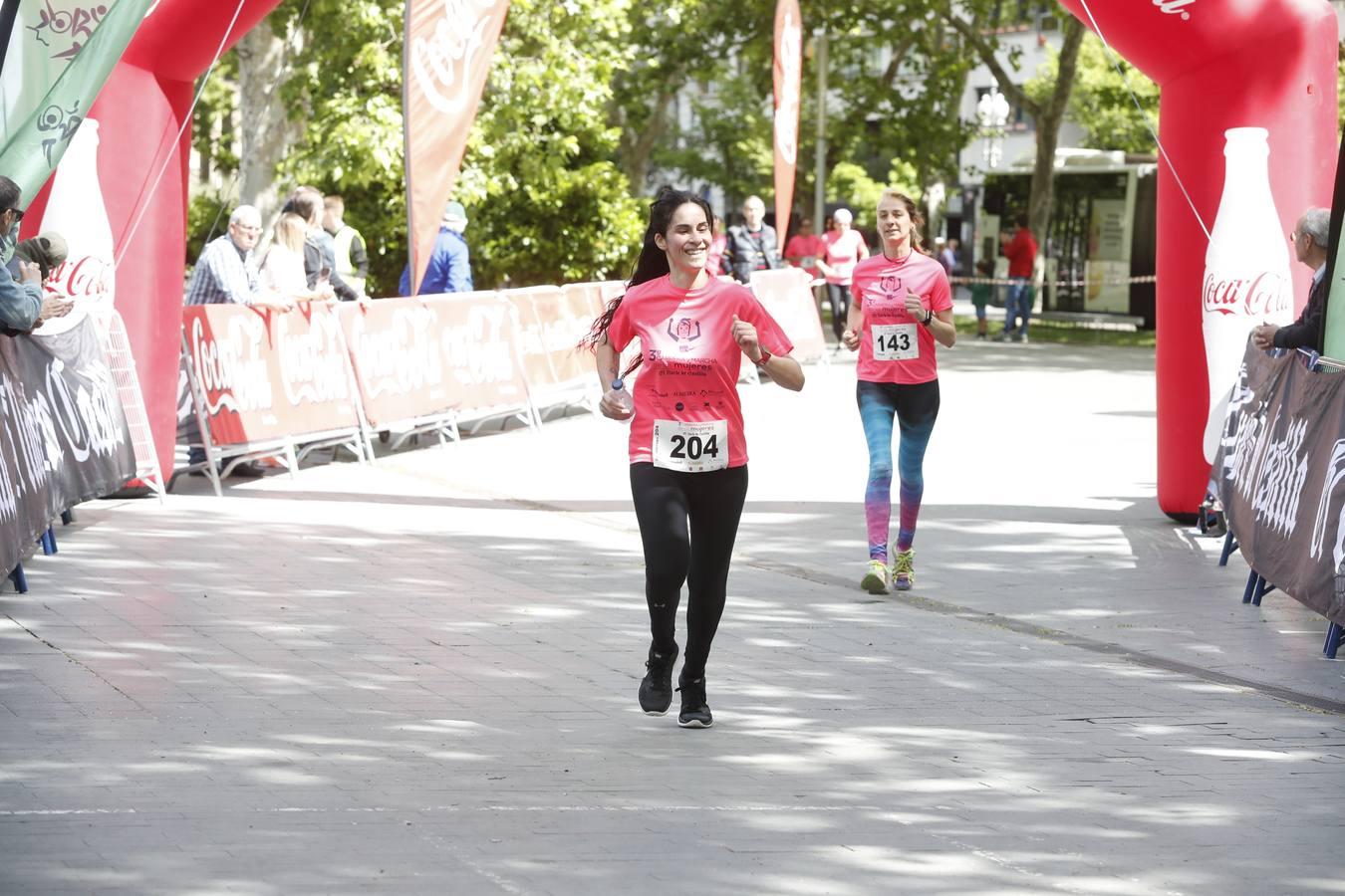 La atleta del club Atletaria Isaac Viciosa, Andrea Román, con un tiempo de 22.05, fue la ganadora de la tercera edición de la Carrera de las Mujeres que se disputó el domingo en las calles de Valladolid.