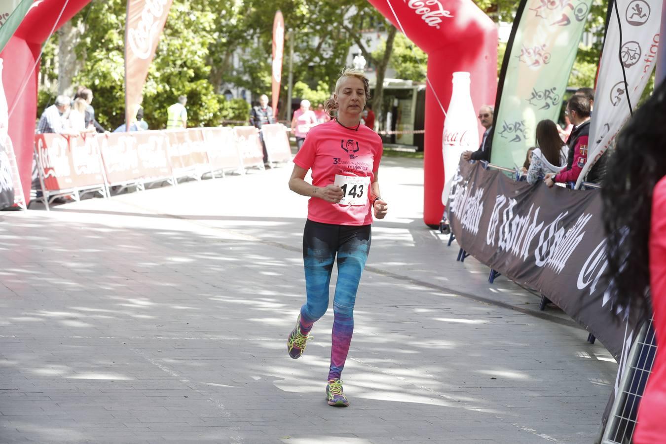 La atleta del club Atletaria Isaac Viciosa, Andrea Román, con un tiempo de 22.05, fue la ganadora de la tercera edición de la Carrera de las Mujeres que se disputó el domingo en las calles de Valladolid.