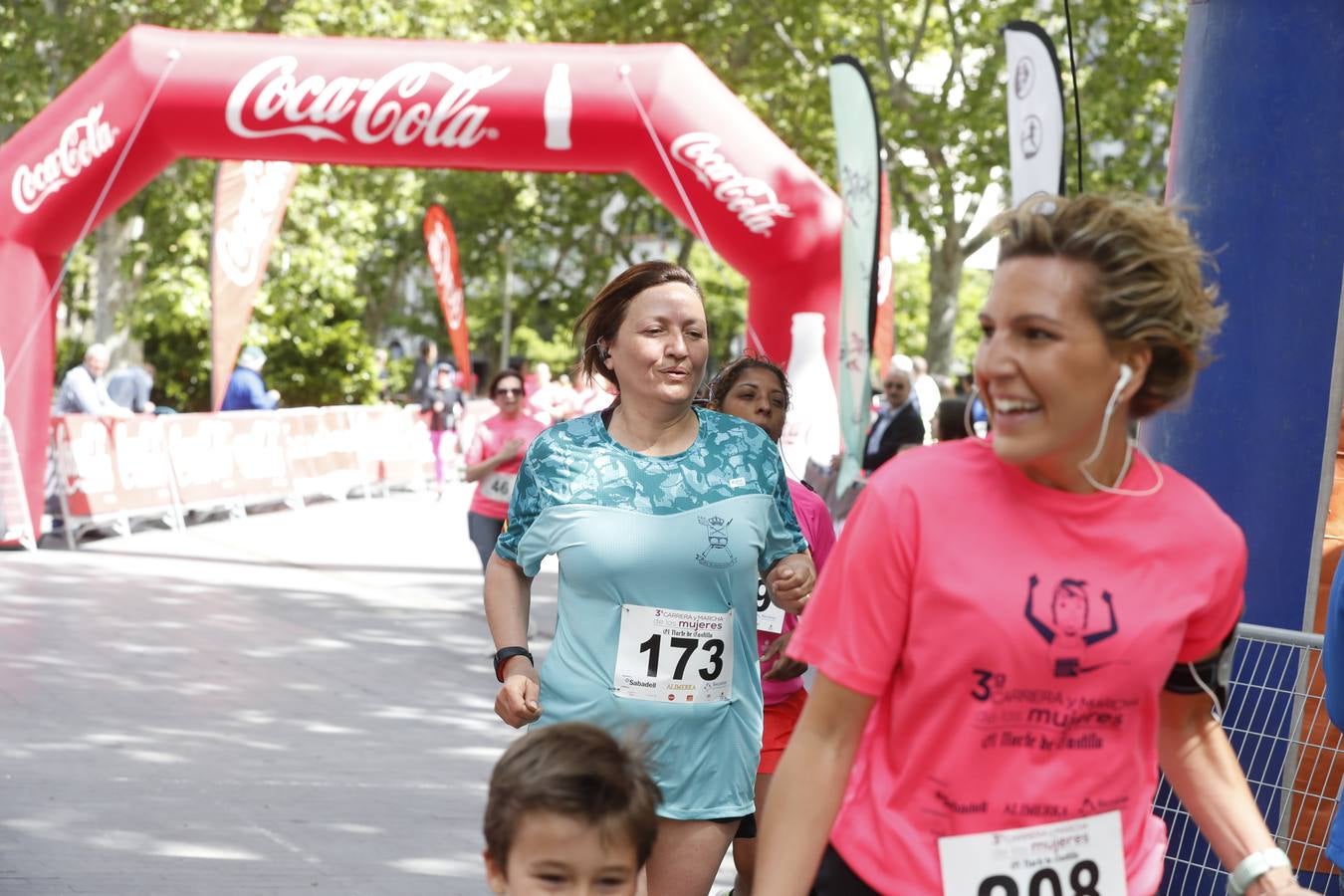 La buena mañana acompañó a las participantes en la Carrera y Marcha de las Mujeres, organizada por El Norte de Castilla. 