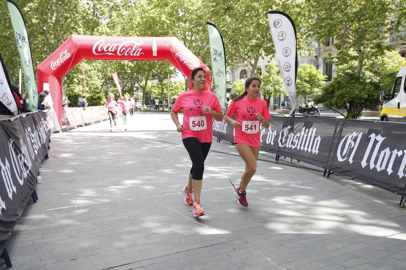 La buena mañana acompañó a las participantes en la Carrera y Marcha de las Mujeres, organizada por El Norte de Castilla. 