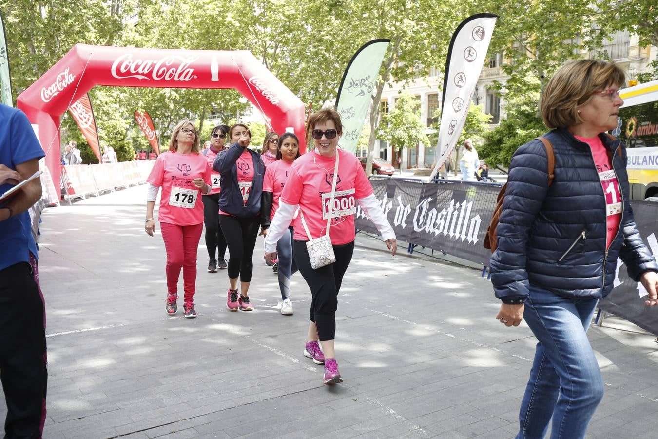 La buena mañana acompañó a las participantes en la Carrera y Marcha de las Mujeres, organizada por El Norte de Castilla. 