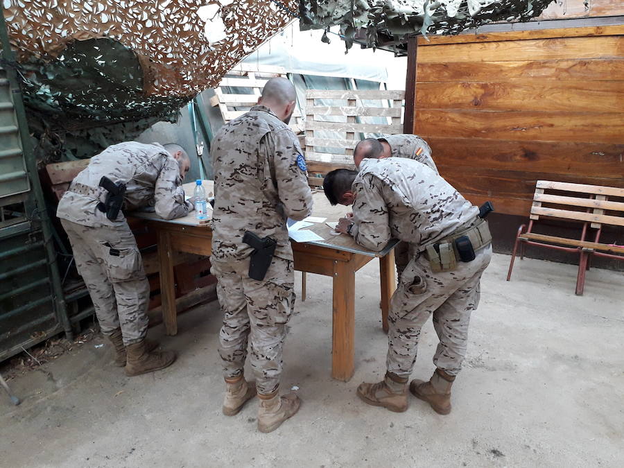 Fotos: Los militares españoles destinados en Malí votan para las elecciones del 26M