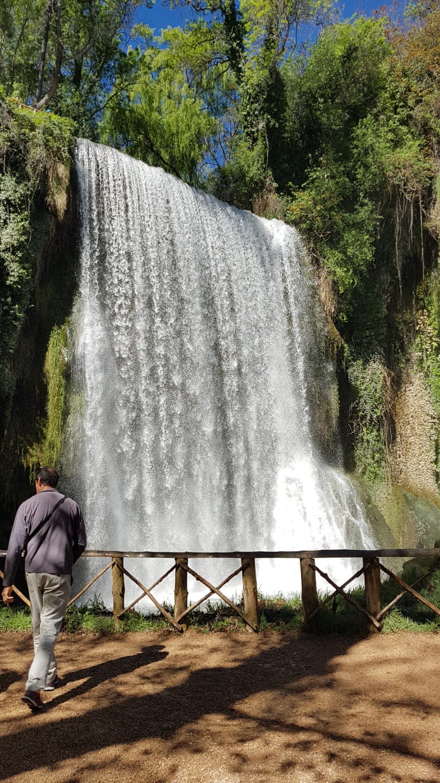 El Monasterio de Piedra atesora un monasterio cisterciense del siglo XIII y un espectacular jJardín histórico del siglo XIX, con innumerables cascadas.