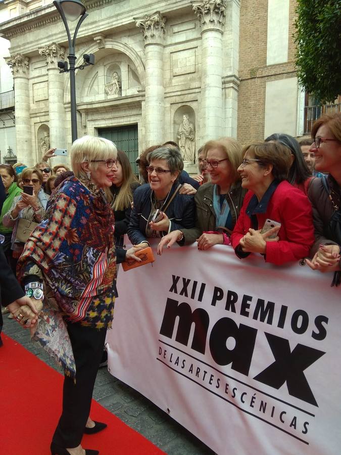 Concha Velasco capitalizó el cariño del público en una pasarela que reunió a nombres conocidos de la escena en el Teatro Calderón 