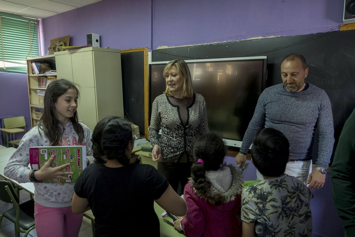 Fotos: Pilar del Olmo visita el barrio de Pajarillos y el colegio Cristóbal Colón de Valladolid