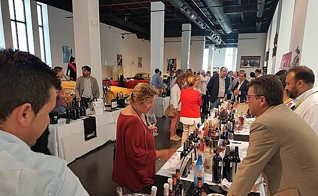 Los profesionales probaron los vinos de seis bodegas de Cigales en Málaga. 