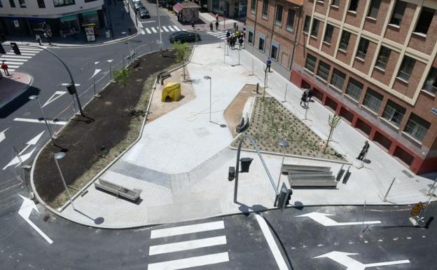 Los operarios remataron ayer el espacio peatonal y pintaron las marcas viales en Luis Braille.